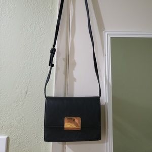 Black crossbosy bag